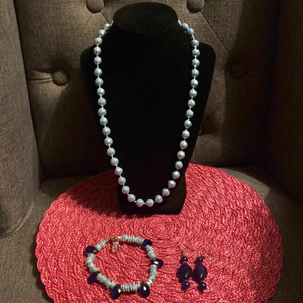 Faux baby blue Pearl and sapphire 3-piece set.